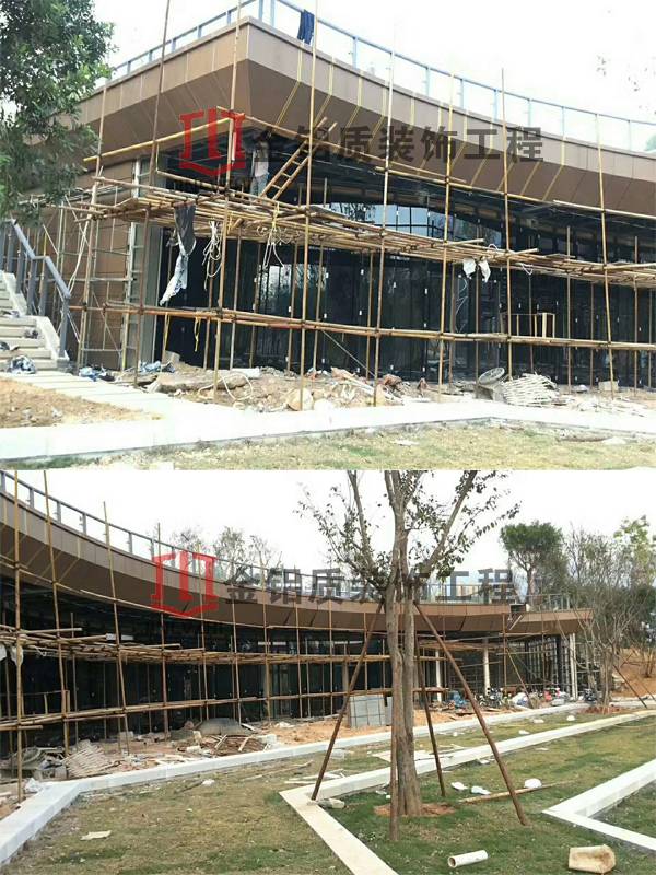 地產(chǎn)售樓部室外屋檐鋁單板施工中